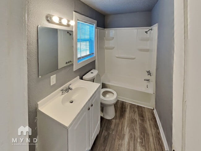 Building Photo - 1805 Trenton Dr