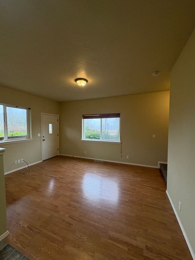 Building Photo - 3 Bedroom Duplex on Bailey Hill Rd