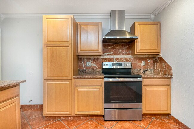 Building Photo - Great Entertaining Spaces!