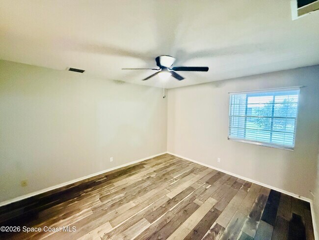 Building Photo - 851 Dow Ln