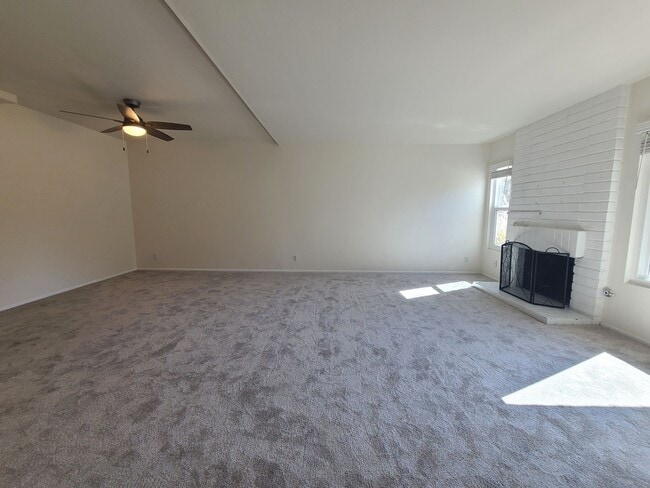 Building Photo - Spacious Two story 3 bed 2.5 baths + 2 car garage in great school district.