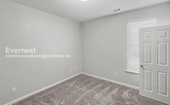 Building Photo - 1195 Washington Dr