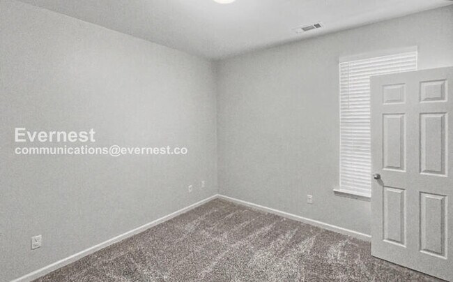 Building Photo - 3 Bed/2 Bath Home with Garage / Pet-Friendly / Available Now!