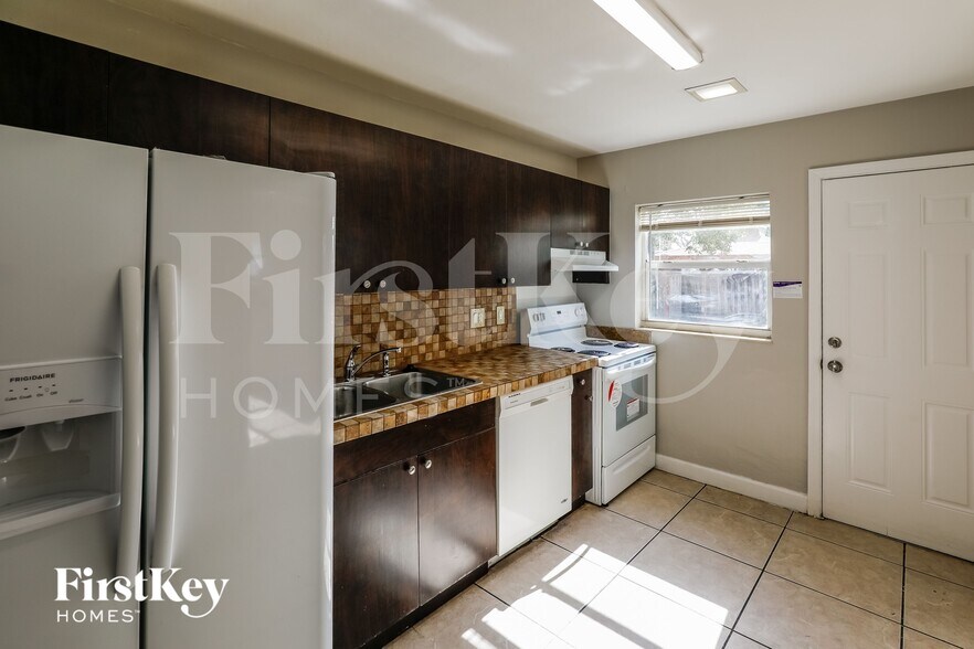 Building Photo - 210 NW 53rd St