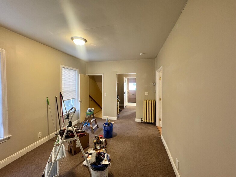 Building Photo - 115 Elm St