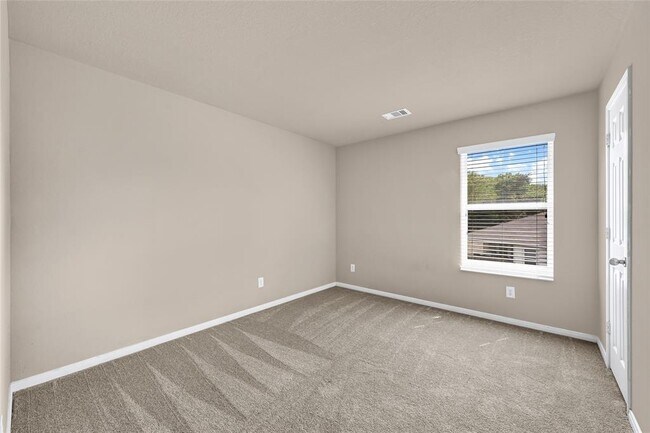 Building Photo - 3007 Apple Dale Dr