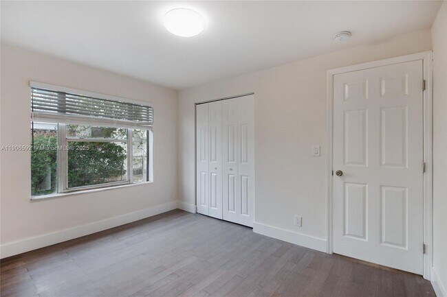 Building Photo - 522 NW 47th Terrace