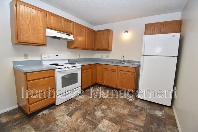 Building Photo - 811 W Villard St