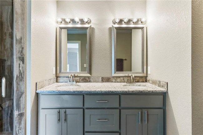 Building Photo - 5307 S Bellview Rd