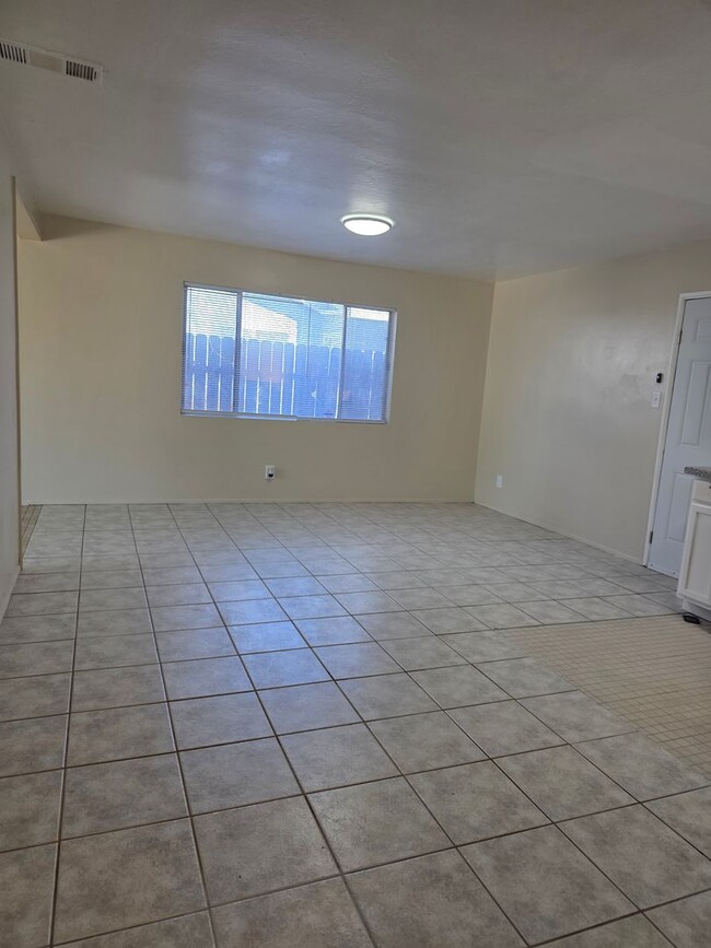 Building Photo - 2805 Cambria Ave
