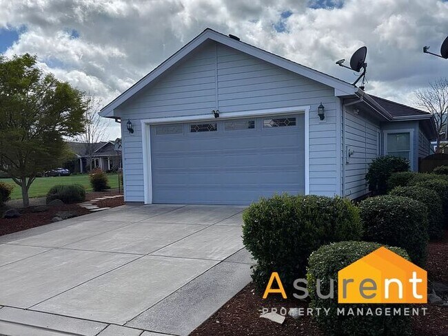 Building Photo - Fully Furnished 2BR/2BA Home in Central Point