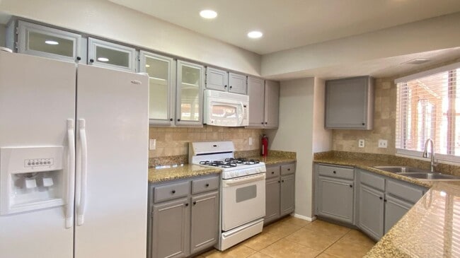 Building Photo - 8740 Cremona Dr