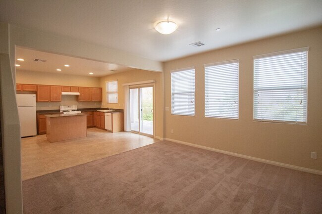 Building Photo - GUARD GATED 3 BD 2.5 BTH HOME IN HENDERSON