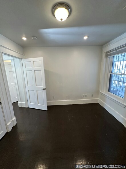 Building Photo - 40 Cameron St