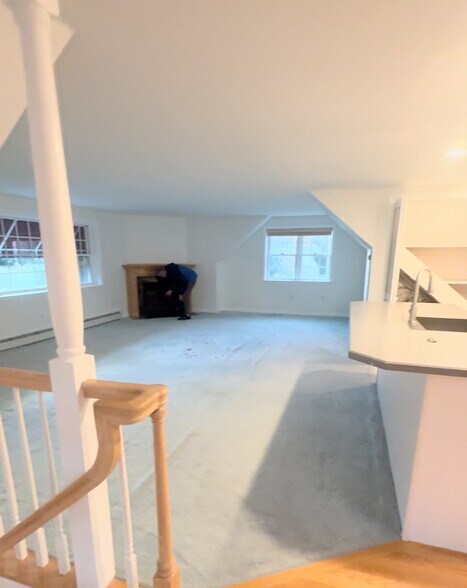 Building Photo - 94 Country Club Dr