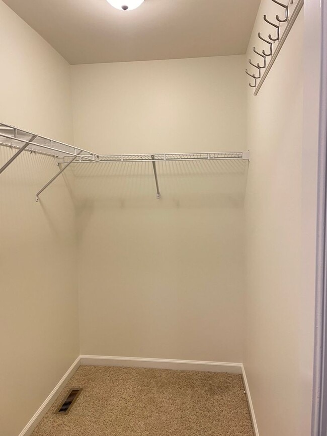 Building Photo - Beautiful 3 bedroom 2 bathroom Rancher in Great Manheim Location!