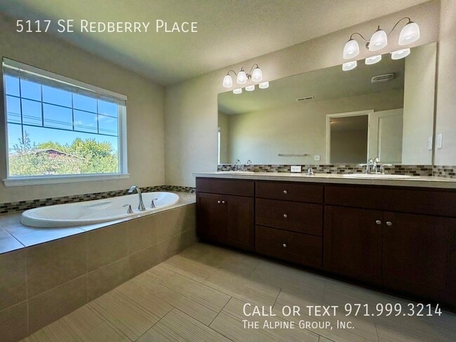 Building Photo - 5117 SE Redberry Pl