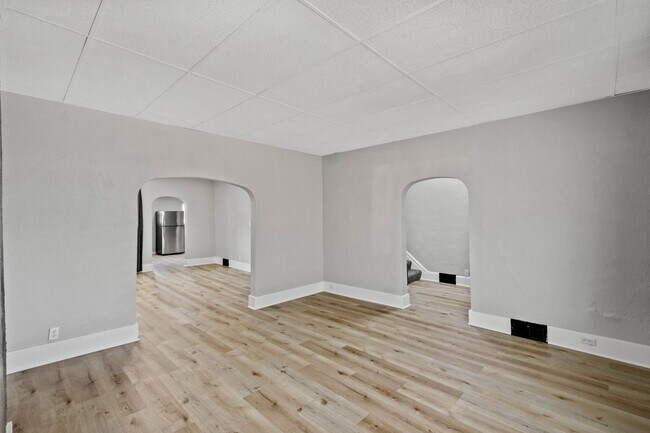 Building Photo - $200 OFF 1ST MONTH OF RENT! Gorgeous 4 bed...