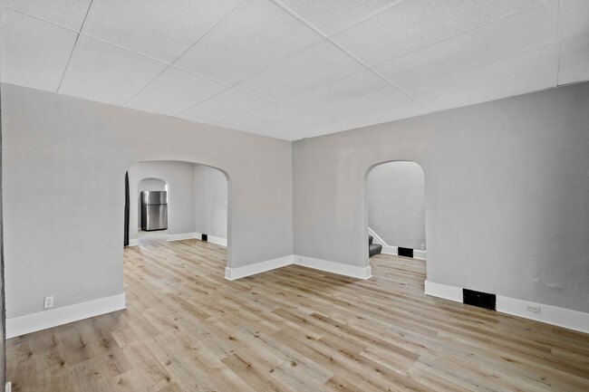 Building Photo - Gorgeous 4 bedroom home in Pittsburgh avai...