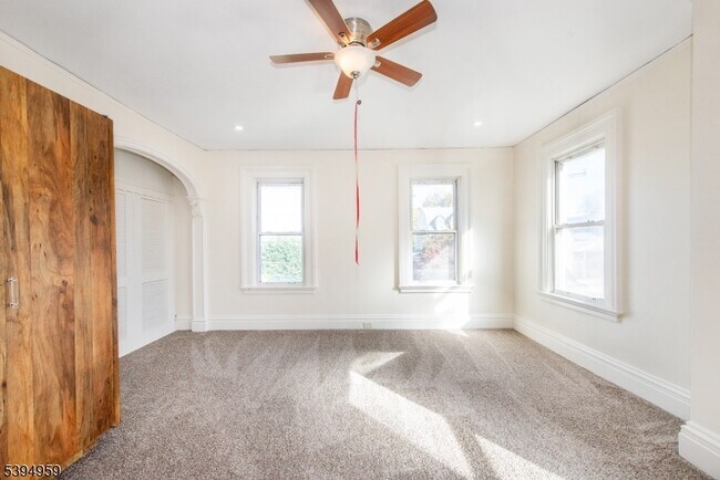 Building Photo - 182 Belleville Ave