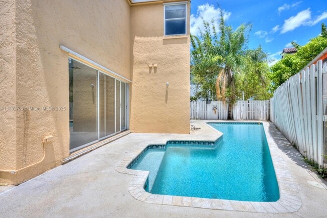 Building Photo - 9965 SW 155th Ct