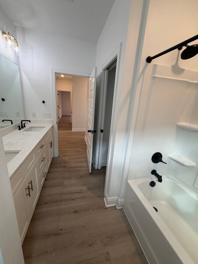 Building Photo - 1303 Louisiana Ave