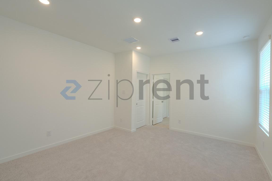 Building Photo - Unit