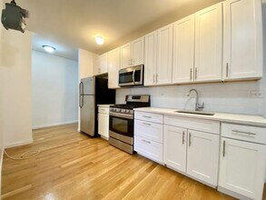 Building Photo - 395 Saint Johns Pl
