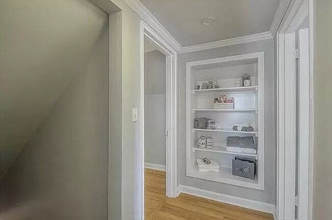 Building Photo - 5036 Mission Rd