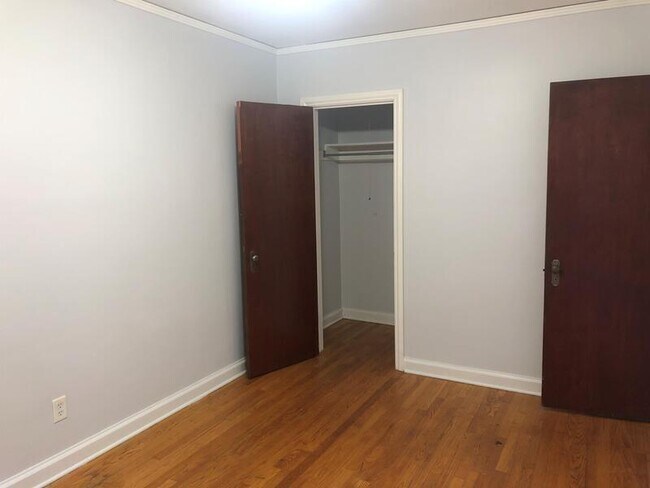 Building Photo - 209 Carlton Terrace