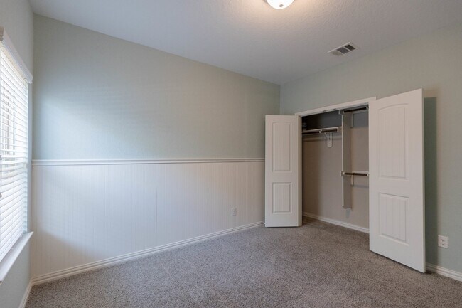 Building Photo - 8603 Pinto Cyn
