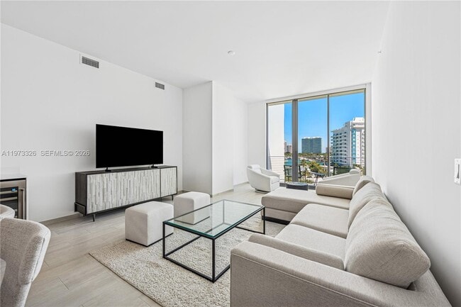 Building Photo - 10281 W Bay Harbor Dr