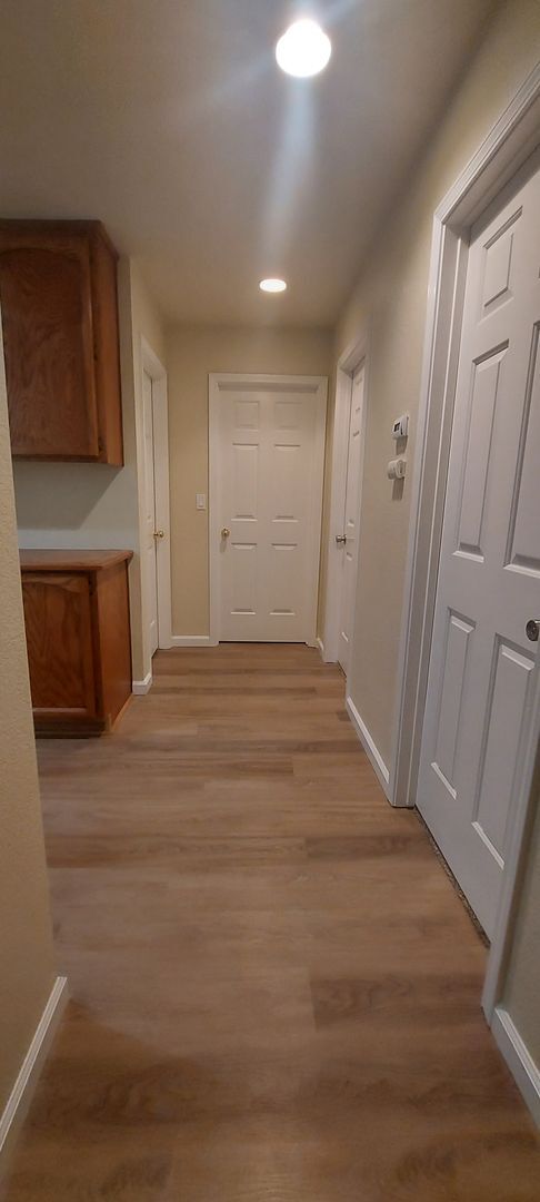 Building Photo - Antelope Single Story, - 3 bedroom, 2 bath - Separate Living Room, Family Room w/fireplace  Low M...