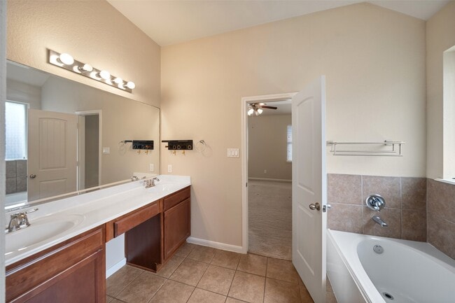 Building Photo - 14818 Fall Creek Preserve Dr