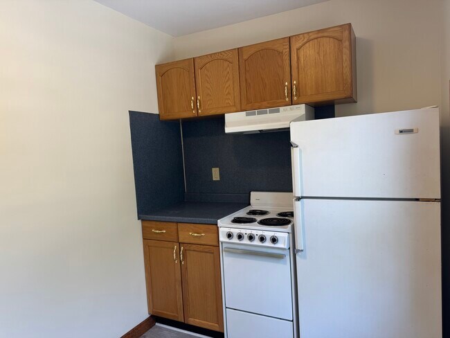 Unit 2S kitchen - 9R Lake Dr