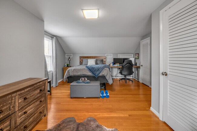 Building Photo - 653 Mt Vernon Dr