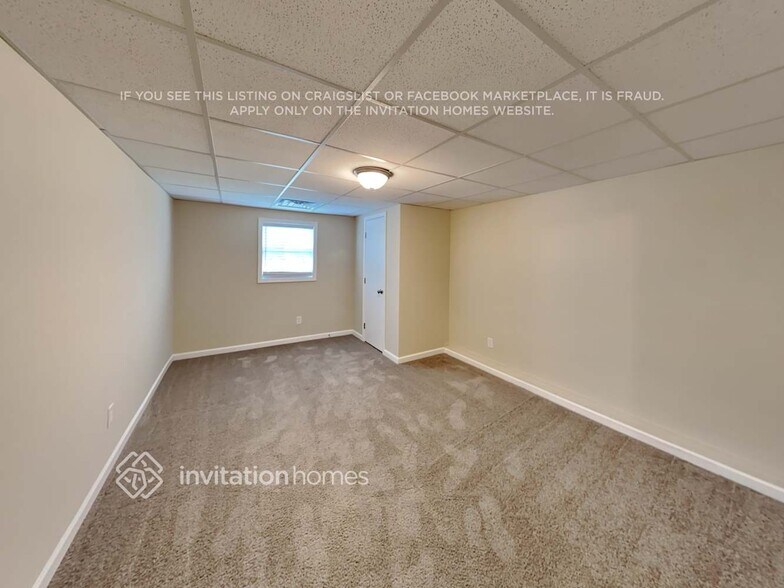 Building Photo - 4030 Leicester Dr NE