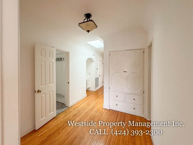 Building Photo - 9369 W Olympic Blvd