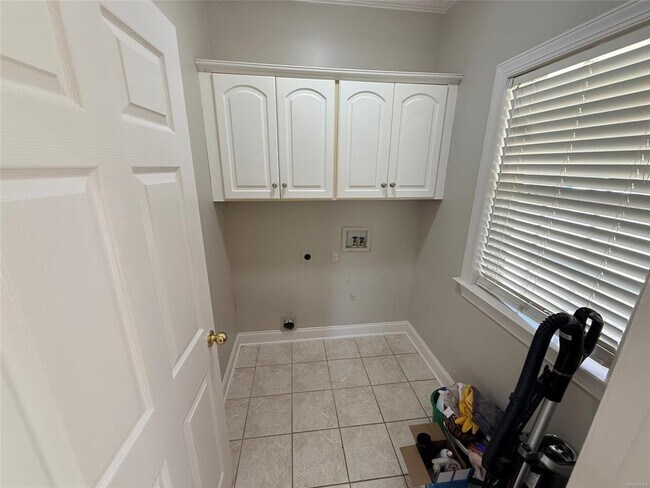 Building Photo - 601 Prairie View Dr