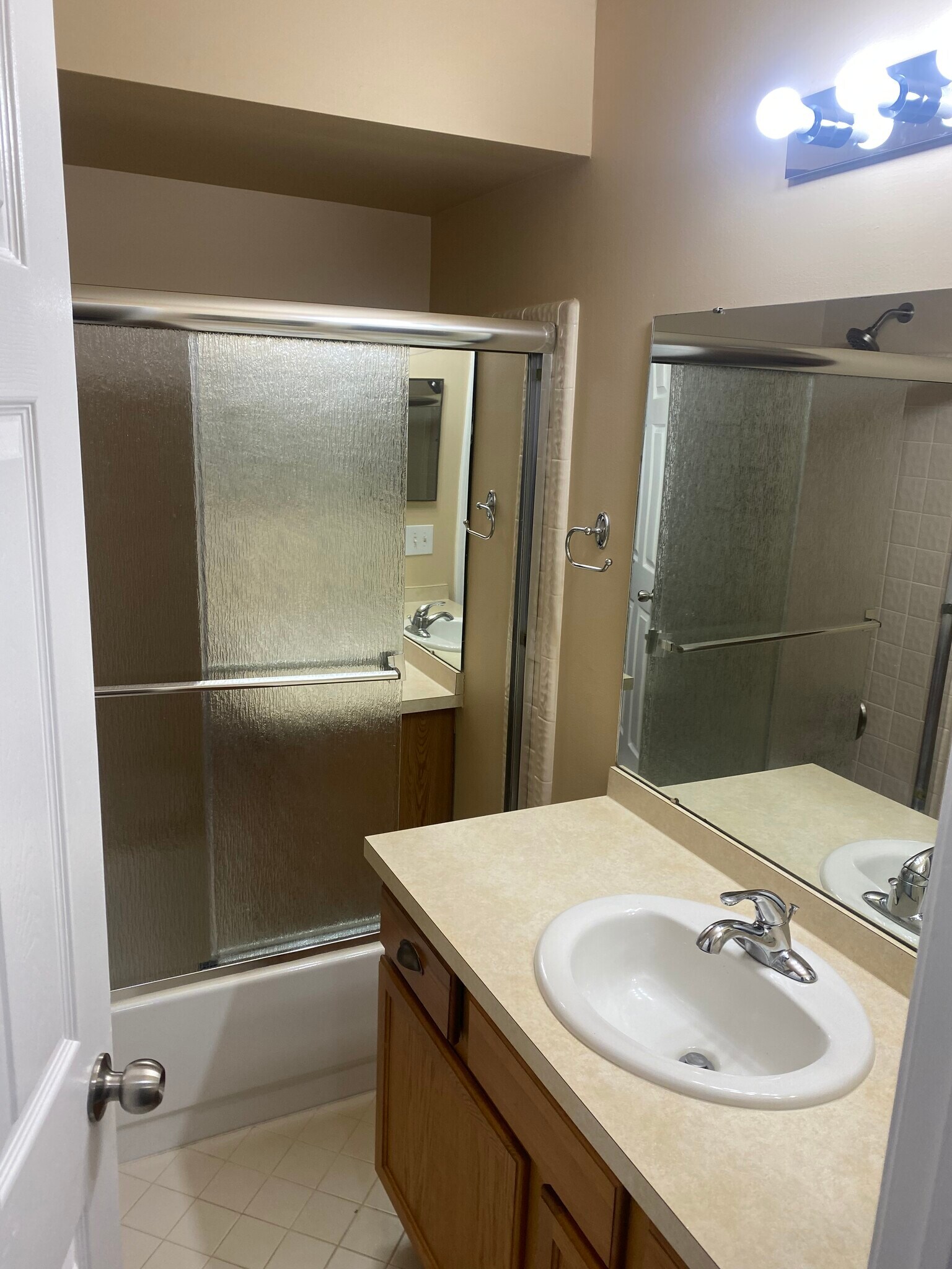 Building Photo - 35401 Hickory Woods Ln