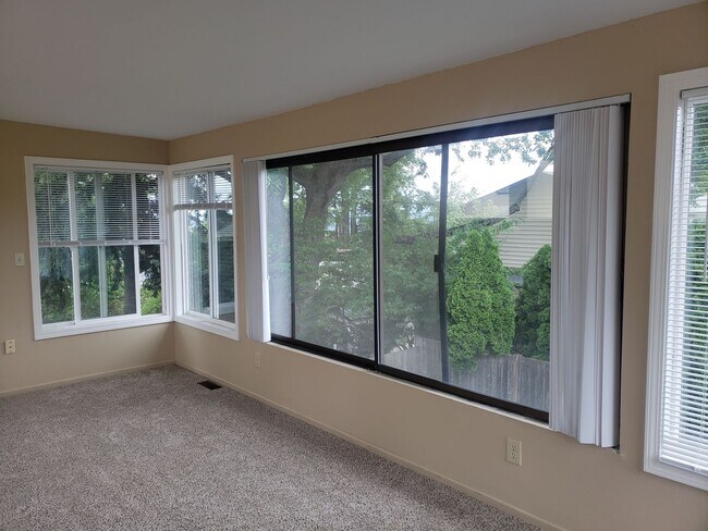 Building Photo - Fantastic SW Portland Home!