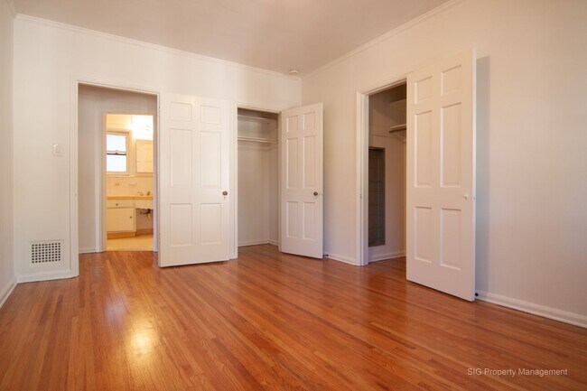 Building Photo - Hillside, 7101-7111 1/2