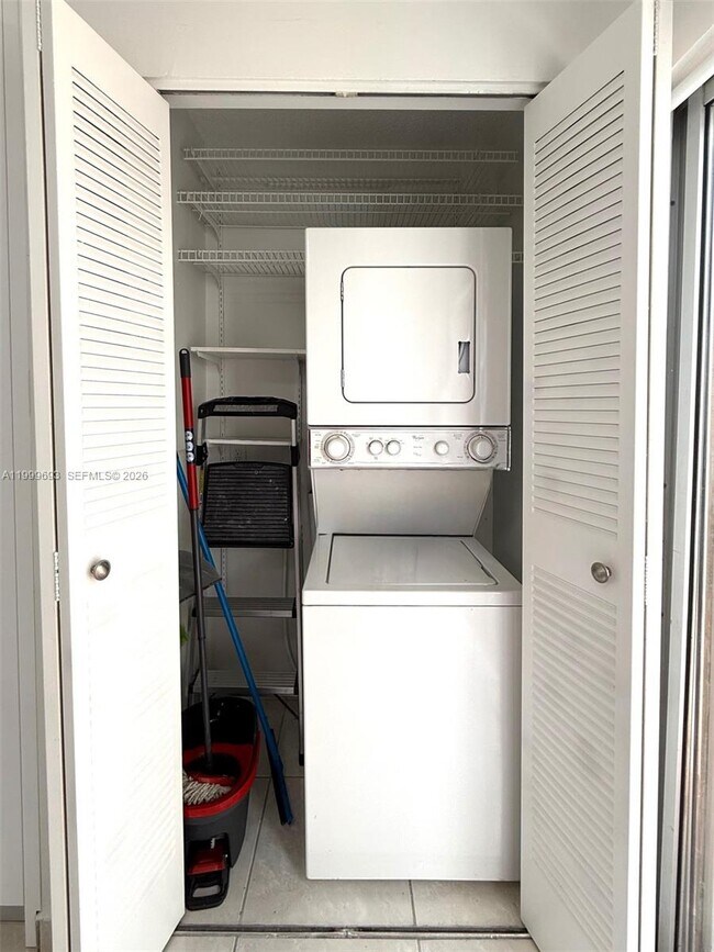 Building Photo - 1460 W 41st St