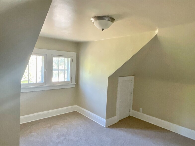 Building Photo - 1022 Herberich Ave