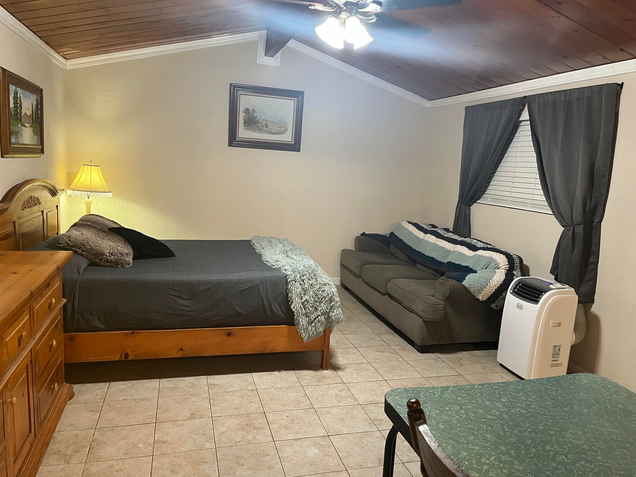 Building Photo - 1032 Greta St