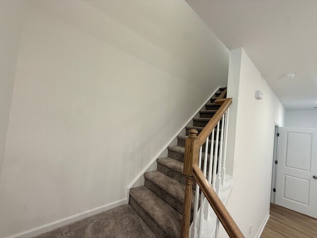 Building Photo - Brand New Townhome in Highland Creek Area!
