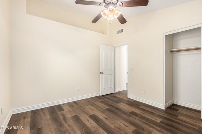 Building Photo - 1517 W Islandia Dr