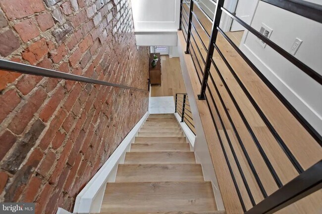 Building Photo - 116 Thomas St NW