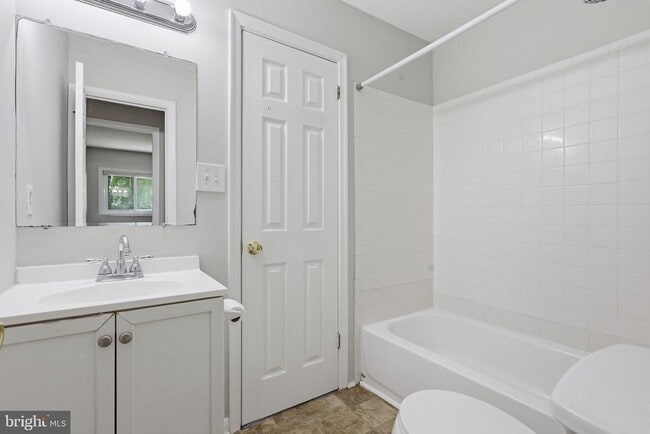 Building Photo - 1211 Springtide Pl