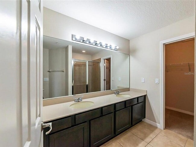 Building Photo - 2440 Seven Oaks Dr